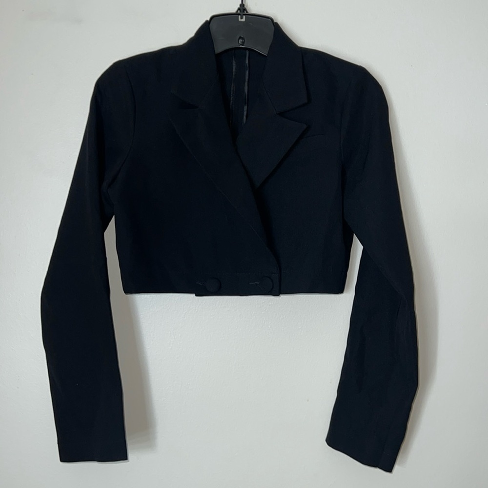 CHOCOO - SMALL BLACK LONG SLEEVE CROP BLAZER EUC / LIKE NEW